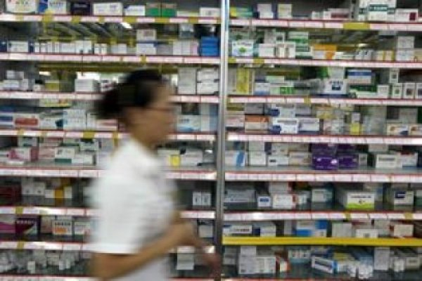 Sute de medicamente cu preţ accesibil, utilizate de 70% din pacienţii români, riscă să dispară de pe piaţă